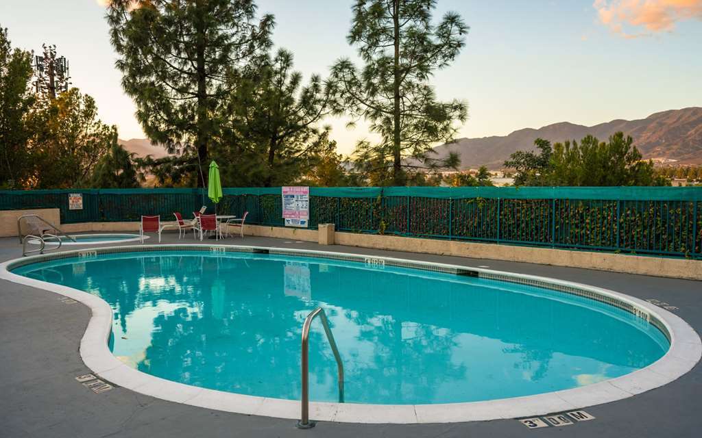 San Bernardino Inn & Suites Facilidades foto