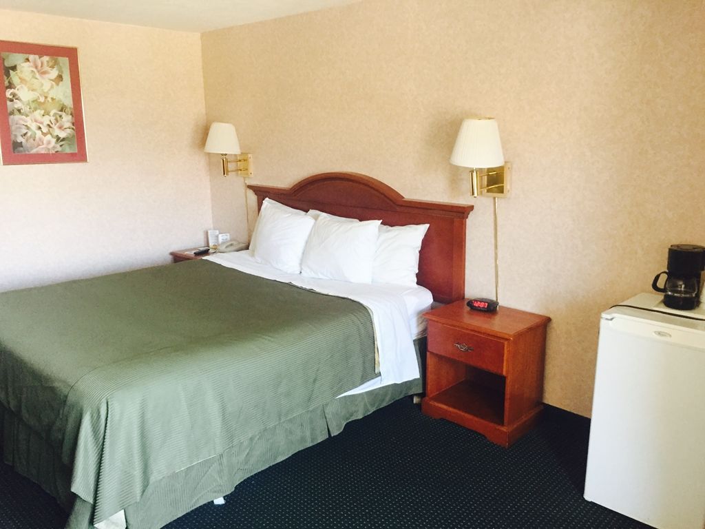 San Bernardino Inn & Suites Habitación foto