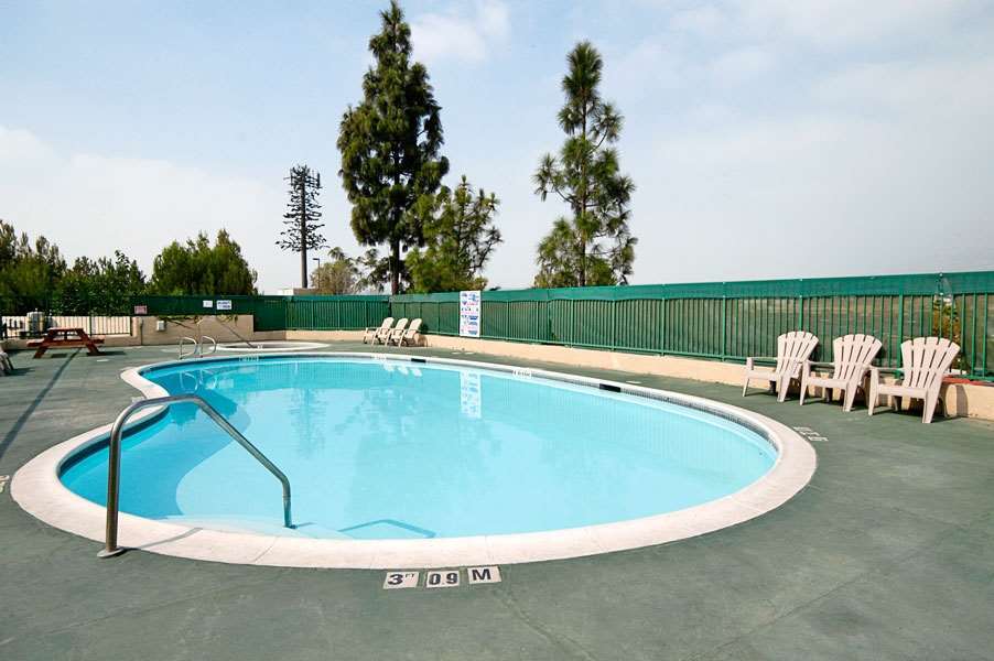 San Bernardino Inn & Suites Facilidades foto